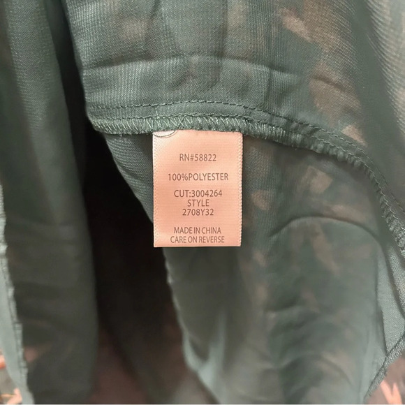 Max Studio Pleated Scoop Neck Green Floral Women's Blouse NWT XS - Picture 4 of 7